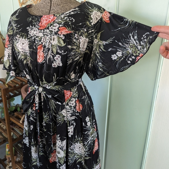 80s Vintage Floral Dress - Picture 4 of 9